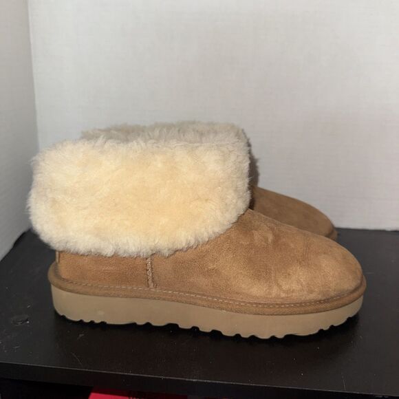 UGG Shoes - Women’s Ugg Classic Mini Fluff Quilted Boot Size 6 Cozycore Trendy Comfort